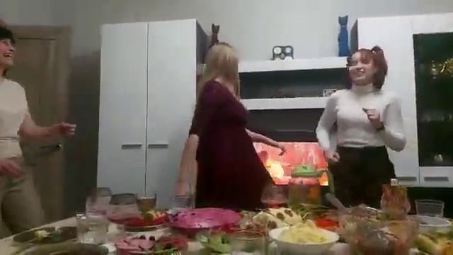 Настя танцует с мамой Саши смотреть онлайн
