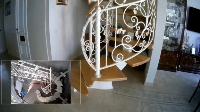 Красивая! Полу винтовая ЛЕСТНИЦА на центральном косоуре с кованным ограждением! смотреть онлайн