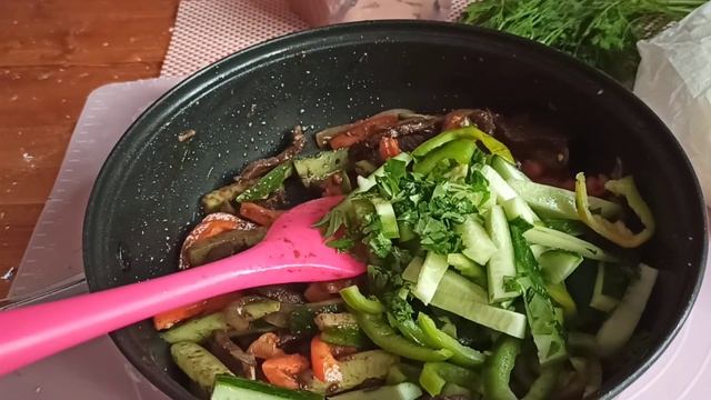 Салат/ Острый Салат из мяса и овощей за 15 минут смотреть онлайн