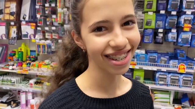 ПОКУПАЮ КАНЦЕЛЯРИЮ НасФи Дин vs Наша Маша / Чья НОВОГОДНЯЯ КАНЦЕЛЯРИЯ красивее смотреть онлайн