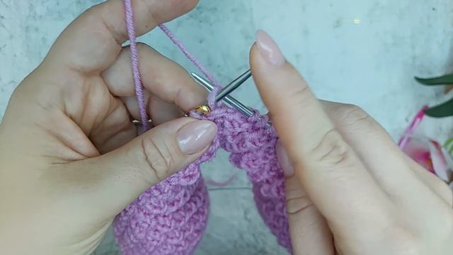 Детский чепчик спицами. Чепчик спицами узором "Кукурузка" ("Ёжик"). смотреть онлайн