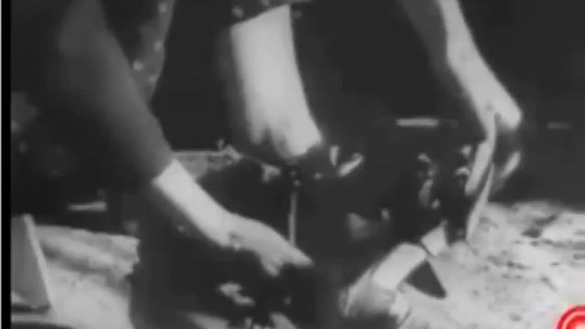 Polish refugees walking toward Iran escaping the Nazi army in 1943 смотреть онлайн
