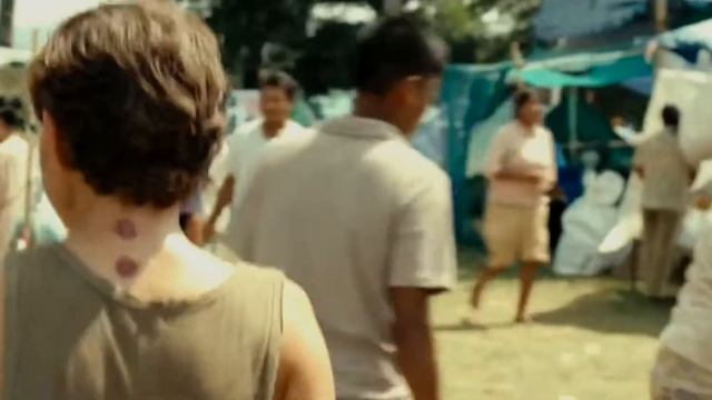Lo imposible (2012) - The Impossible / Lucas finds and reunion to his family смотреть онлайн