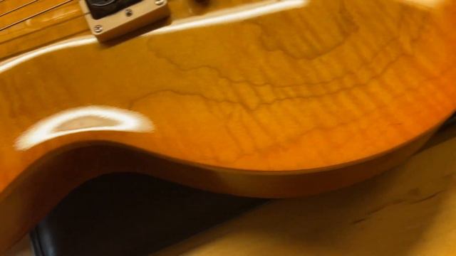 2000 Gibson Les Paul Gary Moore Signature Lemonburst смотреть онлайн
