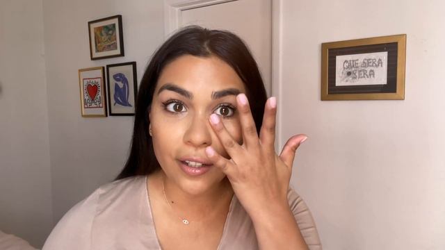 How To Apply Concealer l Chantecaille Quick Beauty Tips смотреть онлайн
