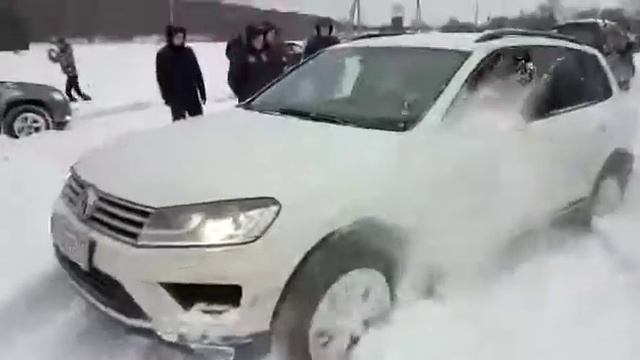 Туарег проложил новую дорогу))) смотреть онлайн