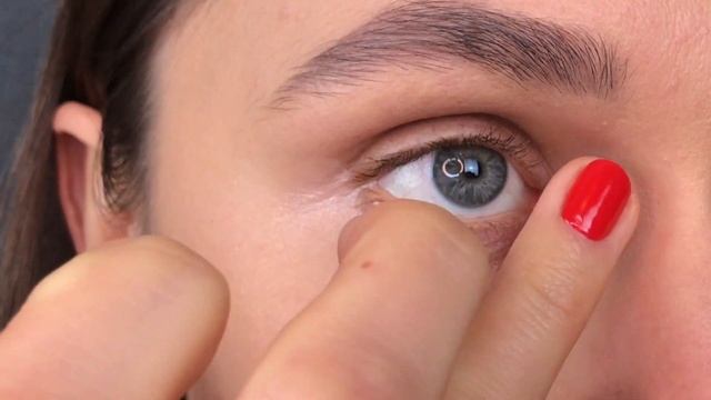 Как правильно наносить консилер. Крупный план. Чем можно нанести консилер. смотреть онлайн