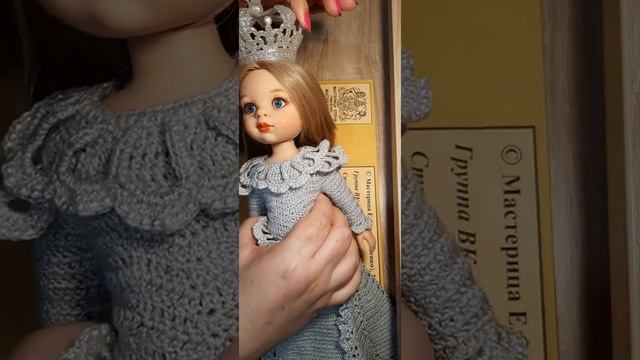 Вязание крючком платья императрицы для куклы ПАОЛА РЕЙНА. Crochet dresses for PAOLA REINA doll. смотреть онлайн