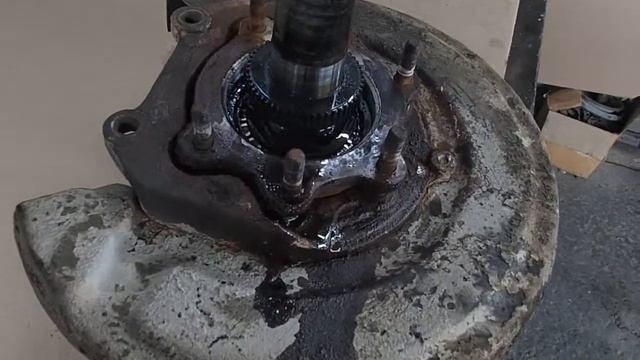 Замена подшипника и сальников задней полуоси Nissan Patrol Y61 смотреть онлайн