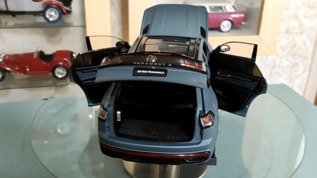 1/18 Volkswagen Teramont X 2022 смотреть онлайн