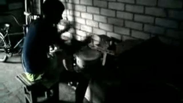 Друг и самодельный барабан в гараже.mp4 смотреть онлайн