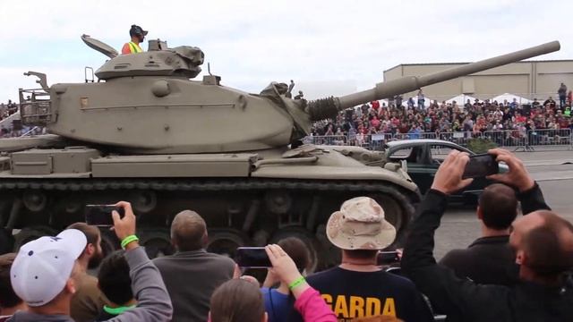 M60A1 Patton tank & car crush at "Tankfest 2018" смотреть онлайн