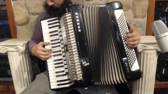 5774 -Black Hohner Verdi VN Piano Accordion LMMM 41 120 $1999 смотреть онлайн