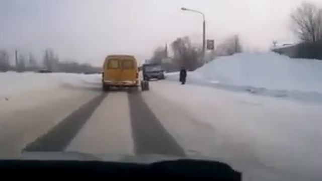Маршрутка с 'небольшой' поломкой-Bus with a 'small' breakdown смотреть онлайн