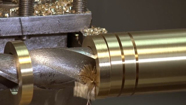 A Tour Of The Soyuz Microphone Factory - Part 1 - Heavy Lifting смотреть онлайн