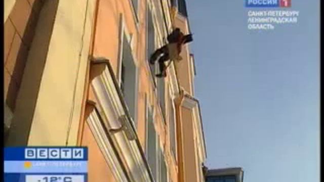 Чистка снега с крыш... смотреть онлайн