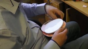 Разборка электронных китайских кухонных весов. Лом. Основной болтик под картинкой.