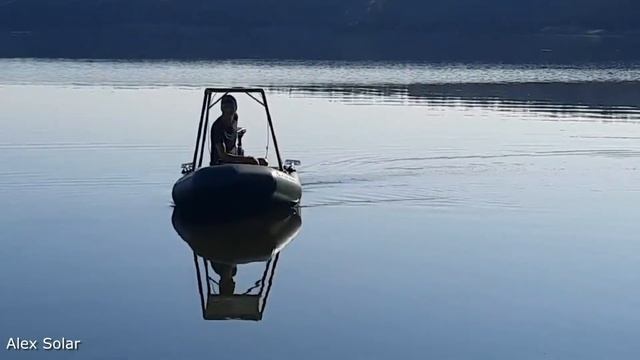 Лодка на солнечной батарее. Электромотор с литиевым аккумулятором. смотреть онлайн