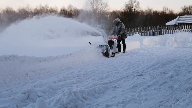 Снегоуборщик Парма в действии смотреть онлайн