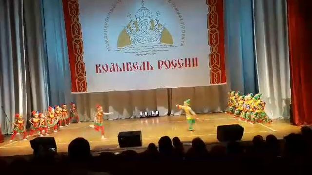 Веснушки Плюс. Скоморохи. Танец. Москва смотреть онлайн
