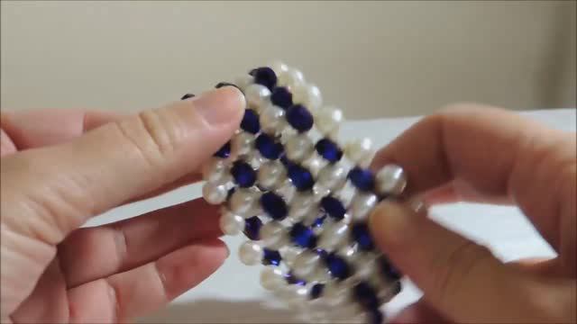 Пошаговые поделки_ переплетенный  широкий браслет с бусиной