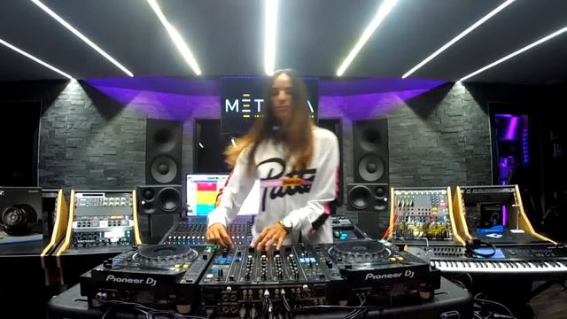 Chelina Manuhutu Livestream 19-10-‘20 “Way of thinking Radio Show” on Ibiza Sonica Radio смотреть онлайн