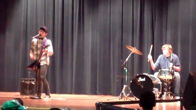 Fell In Love With a Girl *White Stripes Cover* SCHOOL TALENT SHOW смотреть онлайн