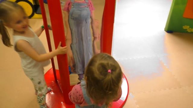 ДЕТСКИЙ РАЗВЛЕКАТЕЛЬНЫЙ ЦЕНТР огромный БАССЕЙН С ШАРИКАМИ ДЕТСКИЕ ГОРКИ смотреть онлайн