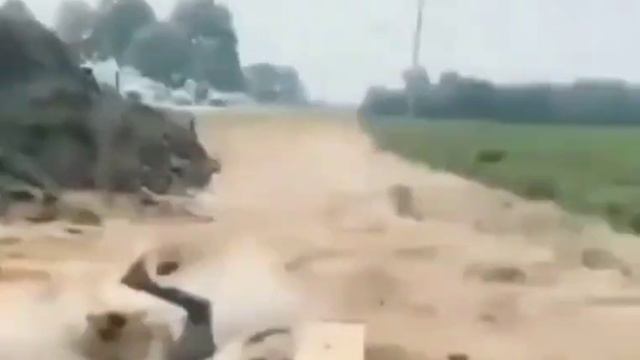 Земля падает с неба смотреть онлайн