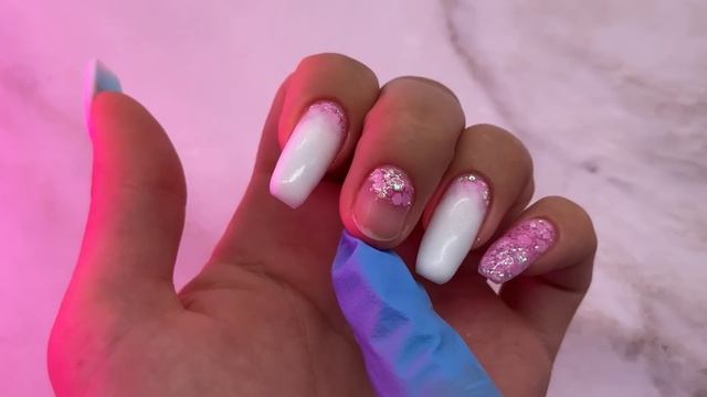 Трендовый маникюр в стиле Barbie ? Маникюр на себе смотреть онлайн