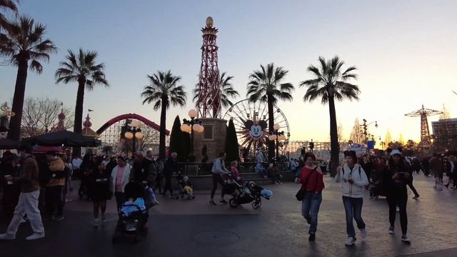 DISNEY CALIFORNIA ADVENTURE PARK - FULL WALKTHROUGH - AVENGERS CAMPUS, PIXAR PIER AND CARS LAND смотреть онлайн