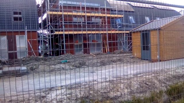 "Грядка лука в огороде, сажень улицы в селе" (про жилищное строительство) смотреть онлайн