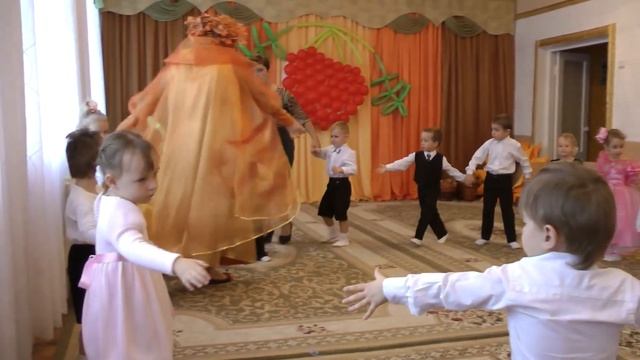 Хоровод с Осенью на осеннем утреннике 2013 в младшей группе Муз рук Максюта Г В смотреть онлайн