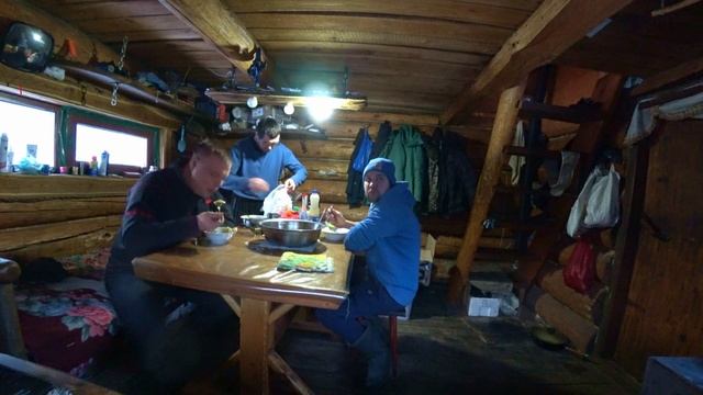 МОРОЗЫ УХОДЯТ, НАЧИНАЕМ ОБЛАГОРАЖИВАТЬ ЗИМОВЬЕ. смотреть онлайн