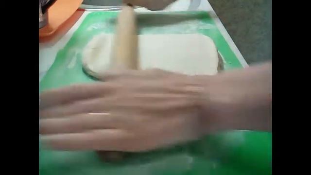 РУЛЕТИКИ С ТВОРОГОМ ИЗ СЛОЕНОГО ТЕСТА. МОЙ ЛЮБИМЫЙ РЕЦЕПТ! смотреть онлайн