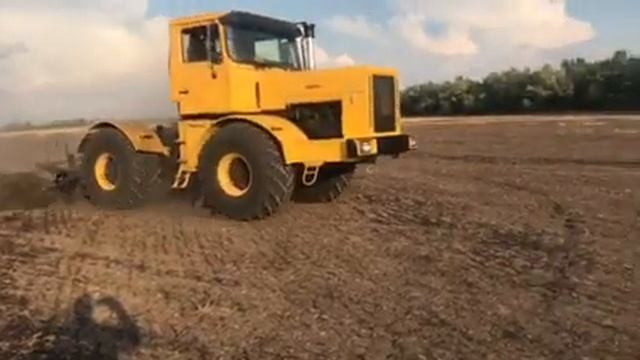 Кировец в поле Made in BIZON смотреть онлайн