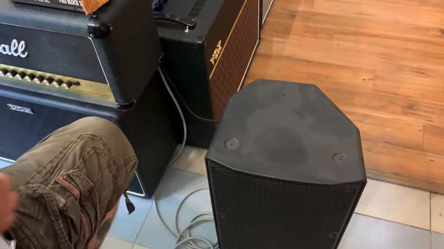 Quilter Superblock US 25 Watt Pedal Based Guitar Amplifier Demonstration смотреть онлайн