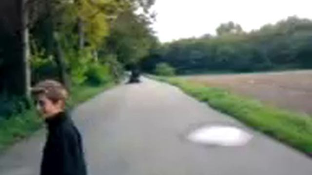 6 Jungs vs Moped смотреть онлайн