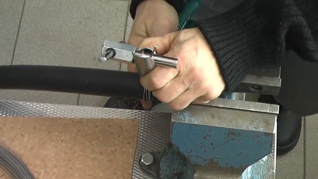 Проволочный хомутатель