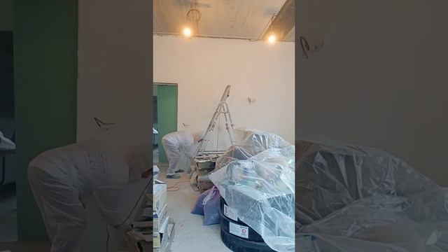 Работаем с вами по установке натяжных потолков.(5) смотреть онлайн