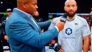 UFCAbuDhabi Азамат Мурзаканов выигрывает техническим нокаутом во втором раунде!