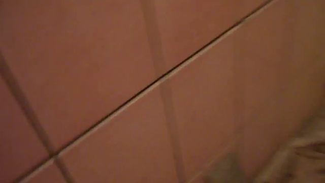 Ремонт в ванной: кладём плитку как крутые мастера — начинаем со 2-го ряда смотреть онлайн