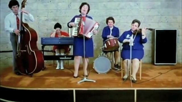 Дорогие девочки! Поздравляю Вас с праздником 8 Марта ! Здоровья! Счастья! Любви ! смотреть онлайн