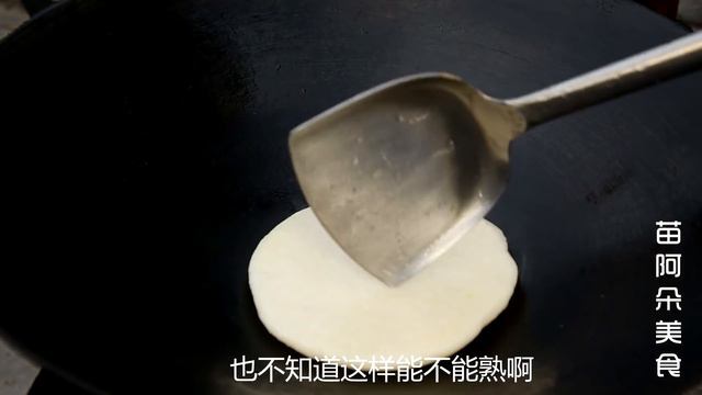 苗大姐2斤糍粑半斤肉，包起来吃大口咬着吃，满口肉馅吃的渣都不剩【苗阿朵美食】 смотреть онлайн