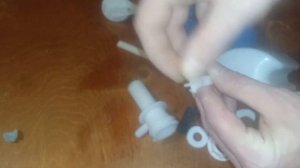 Как почистить основной клапан бачка унитаза поплавок