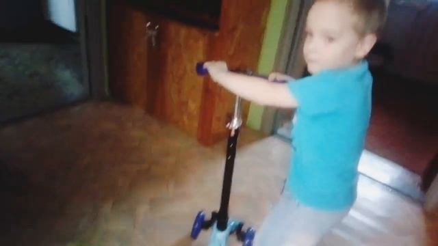 Самокат светящийся смотреть онлайн