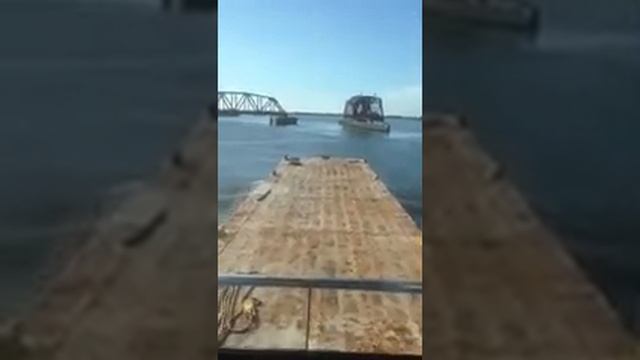 Towboat West Pearl River built 1951 making Chef Bridges with one empty. Cummins KTA-19 525Hp. смотреть онлайн