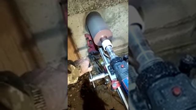 Работа  бурилкой KEOS KS-180 с применением водяной муфты