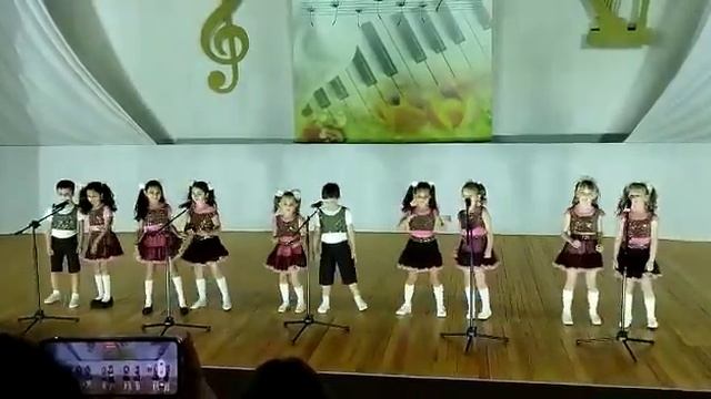 Ансамбль "Маленькие звёздочки", песня "Солнце из ладошек" смотреть онлайн