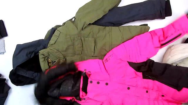 944917 SUPERDRY. Сток категории B (с дефектами). Цена 390₽/Лот 21,8кг/Цена лота 8502₽ смотреть онлайн
